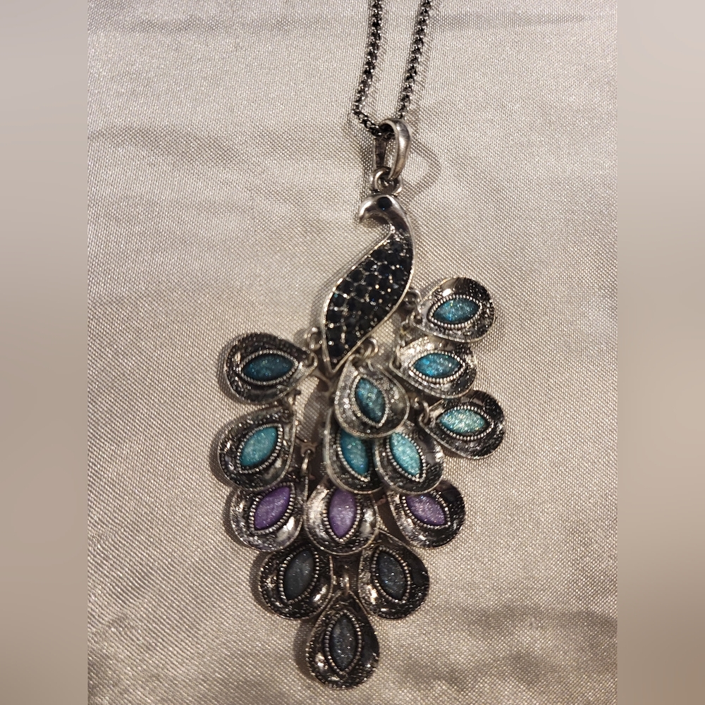 Set of peacock necklace and earrings